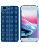 iMoshion Pop It Fidget Toy - Pop It hoesje voor de iPhone 8 Plus / 7 Plus - Donkerblauw